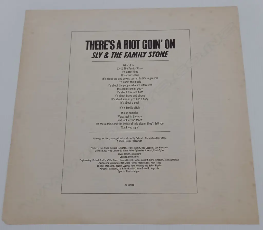 Sly & The Family Stone, There's A Riot Goin' On Image 1++